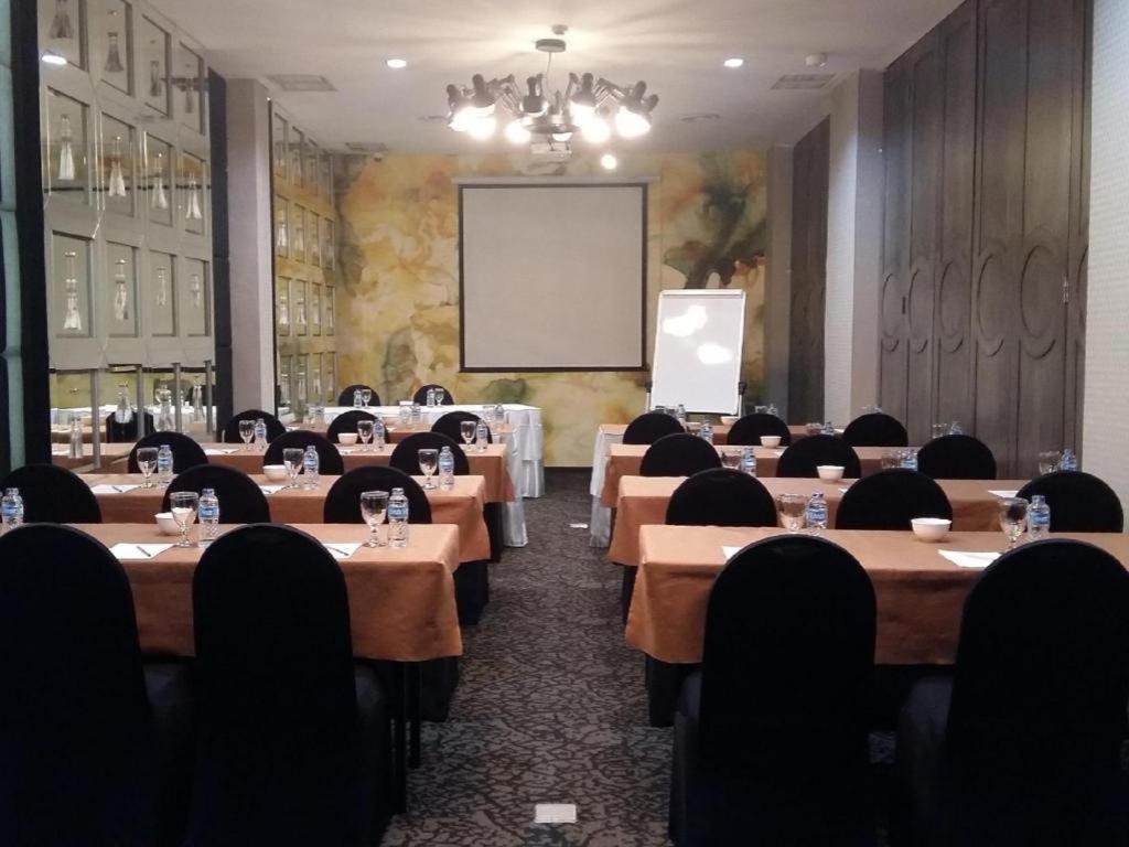 Couleur Hotel Cengkareng Jakarta Exterior photo